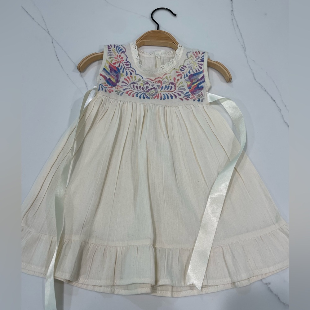 Baby girl embroidered artisan dress, no tag, size 12-18m